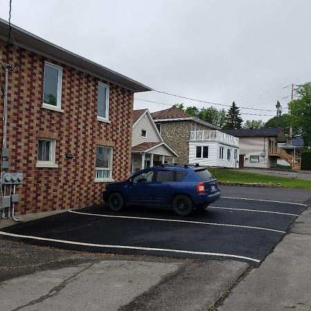 Downtown Apartment Next To Highway Netflix+Wifi Edmundston Eksteriør bilde