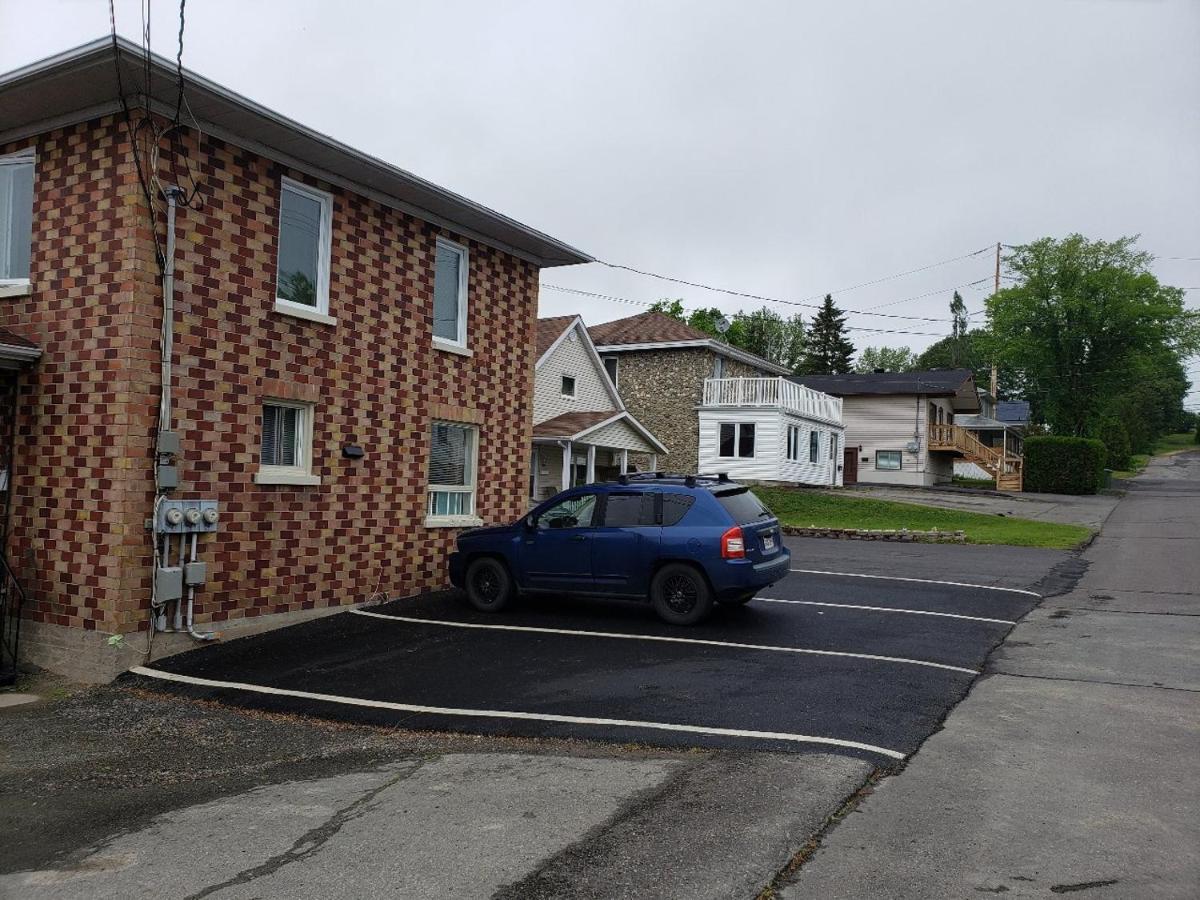 Downtown Apartment Next To Highway Netflix+Wifi Edmundston Eksteriør bilde